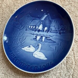 B&G Copenhagen Porcelain Christmas in the Village 1974 plate
